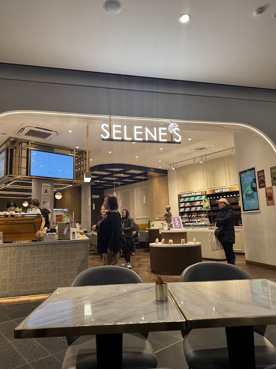 Selene’S Chocolate Cafe